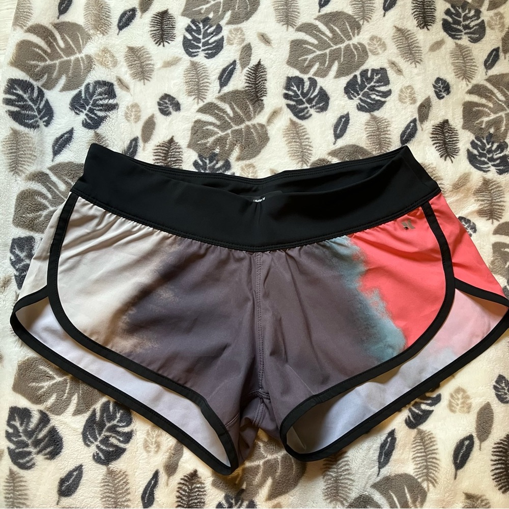 HURLEY *waterproof* low waisted booty shorts